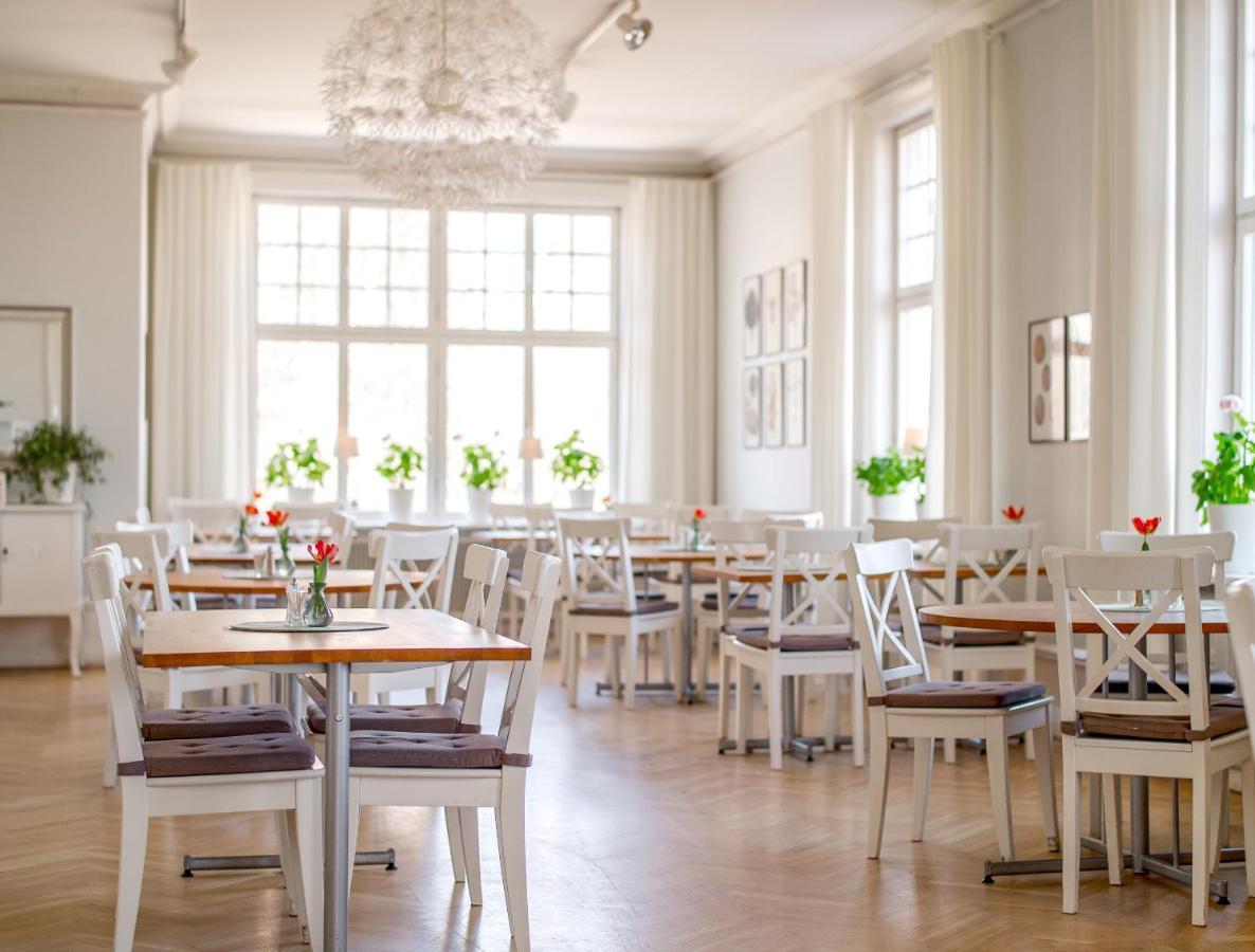 Wij Traedgardar Hotel Ockelbo Kültér fotó